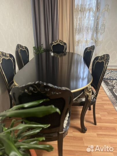 Стол со стульями