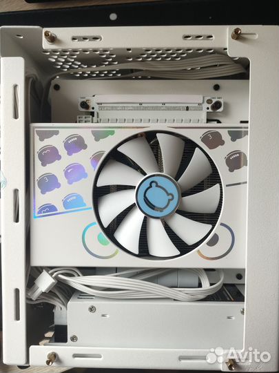 Игровой пк с монитором и клавиатурой