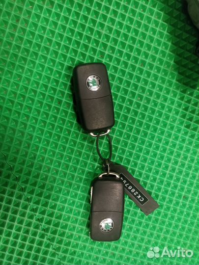 Замок зажигания с ключами Skoda Octavia A5