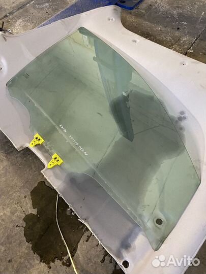 Стекло двери передней правой Nissan Note (E11) I р