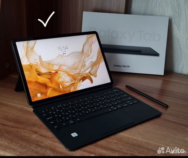 Samsung Galaxy Tab S8 WiFi + Чехол-клавиатура