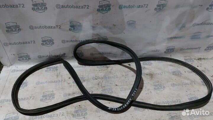 Уплотнительная резинка двери багажника задняя