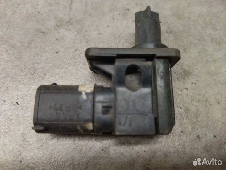 Датчик открытия капота