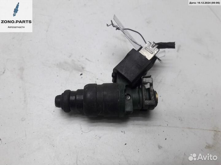 Форсунка топливная 037906031aa на Volkswagen Bora