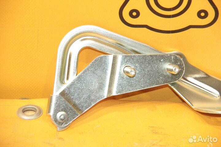 Петля капота правая Ford Focus 2005 - 2011 год