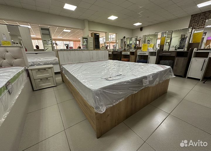 Кровать двухспальная 160см