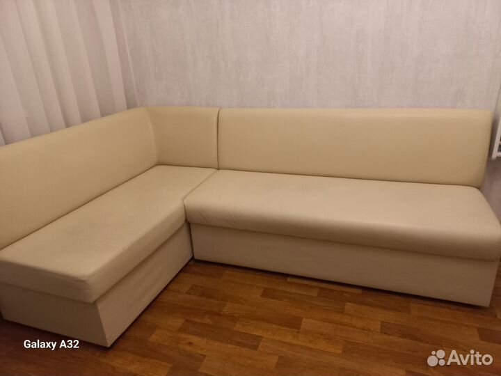 Угловой диван для кухни со спальным местом бу