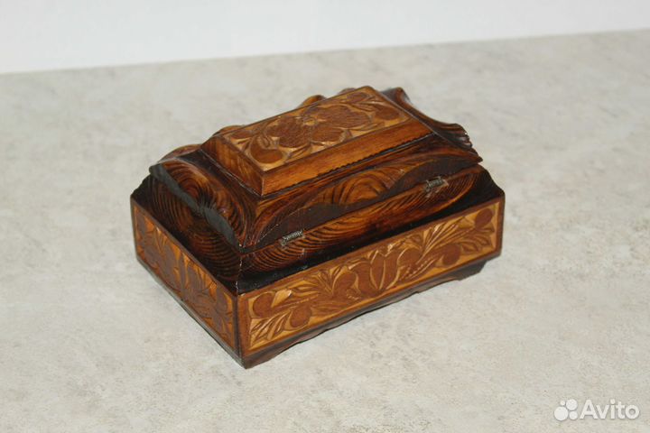 Шкатулка резная старинная