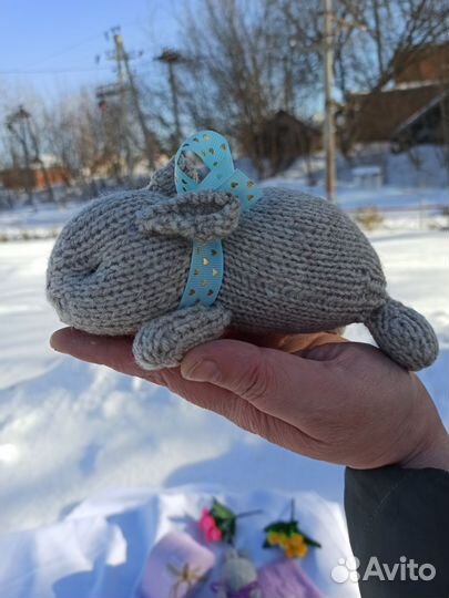 Спящий зайчонок вязаный. Ручная работа