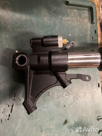 Yamaha r6 06-15 левая пятка вилки