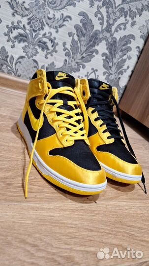 Кроссовки Nike Wmns Dunk High