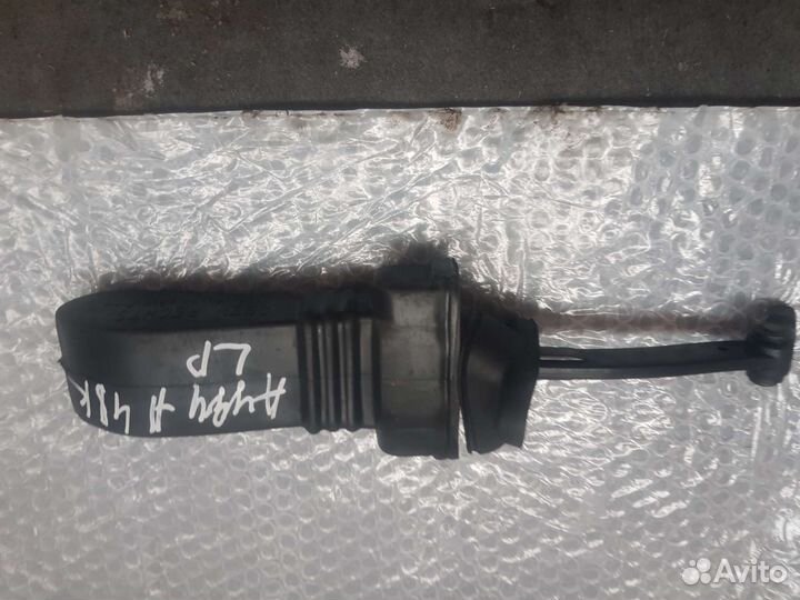 Audi a4 b8 фиксатор двери