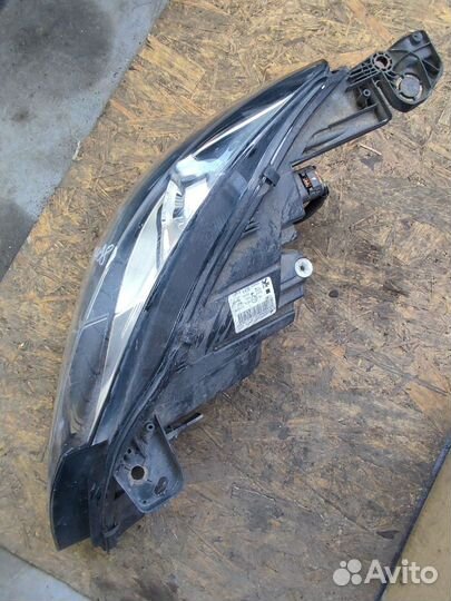 Фара передняя правая Peugeot 308 2 9800553180