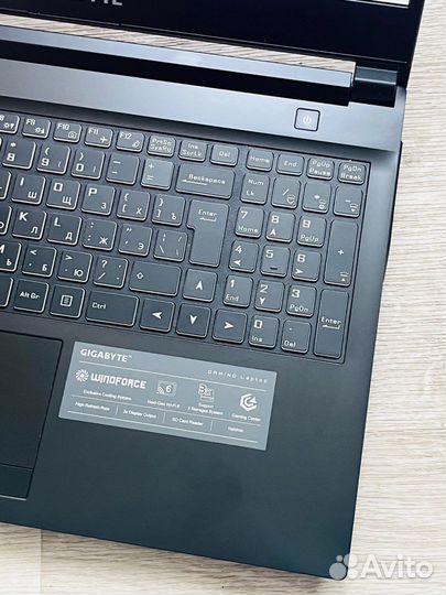 Gigabyte RTX 3060, COre i5, 16Gb, 512Gb, 144Hz