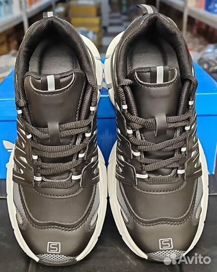 Кроссовки женские