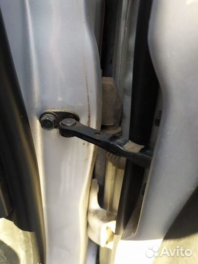 Ограничитель дверей Hyundai Sonata 5 тагаз 2005г