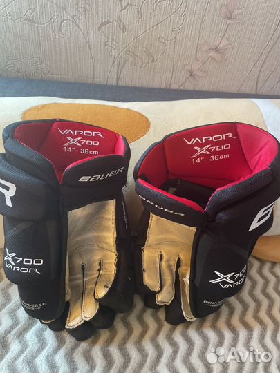 Перчатки хоккейные (краги) Bauer vapor x 700