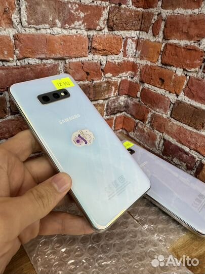 Samsung Galaxy S10e, 6/128 ГБ