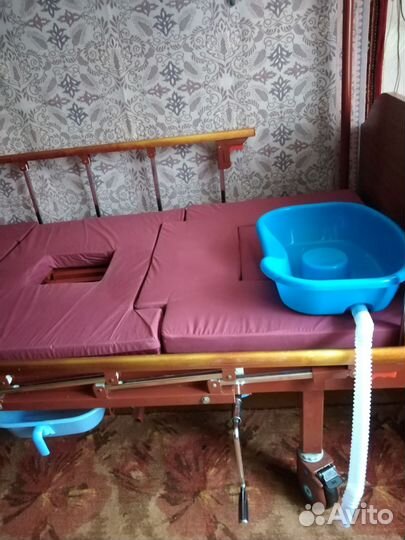 Кровать для лежачих больных с туалетом