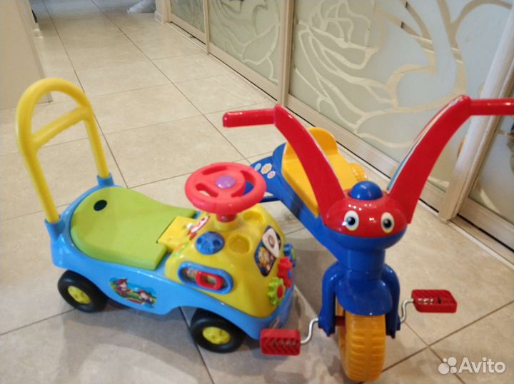 Велосипед трёхколёсный и машинка музыкальная