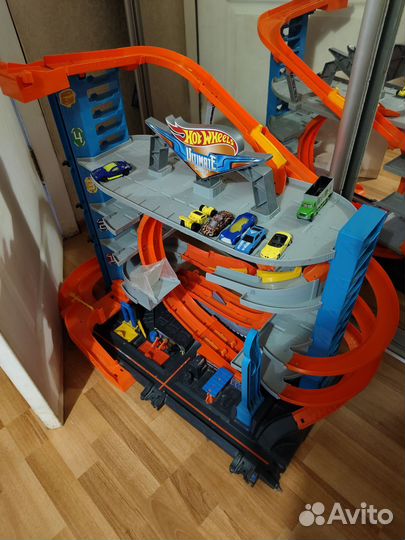 Hot wheels парковка стремительная атака