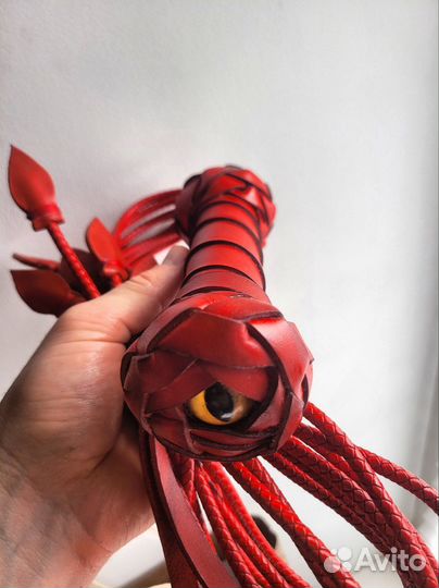 Плётка кошка девятихвостка