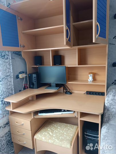 Мебель с детскую компьютерный стол+шкаф под одежду