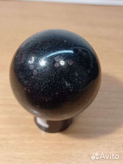 Шар, сфера из камня гранатовый амфиболит