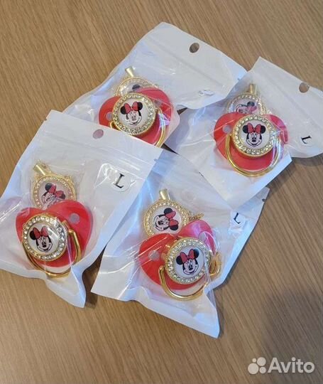 Соска пустышка со стразами