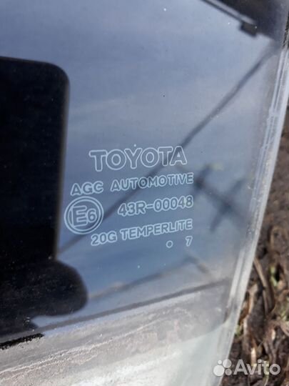 Стекло заднее левое Toyota Rav 4