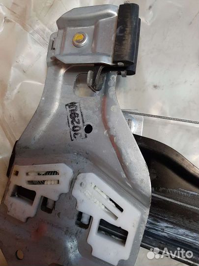 Передний левый стеклоподьемник Шевроле Авео Т300