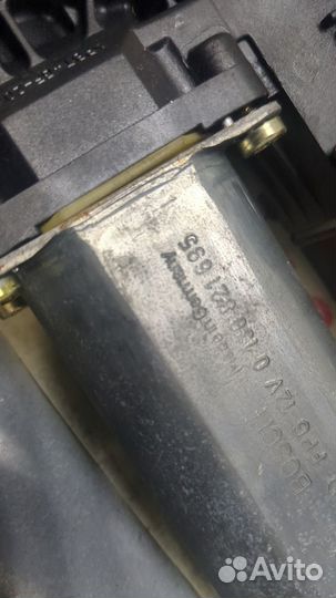 Стеклоподъемник электрический левый передний Volkswagen Passat 5