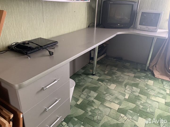 Письменный стол