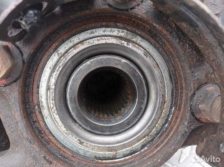 Кулак поворотный правый Mitsubishi L200 K4