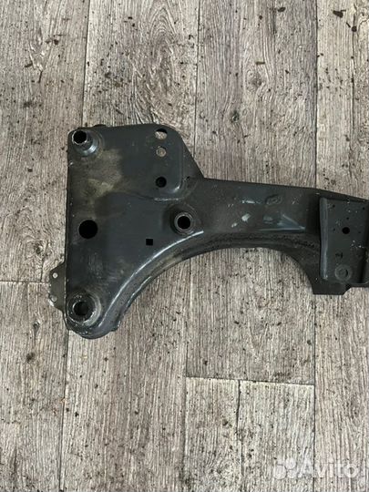 Подрамник передний Bmw E46 седан N42B20 2004