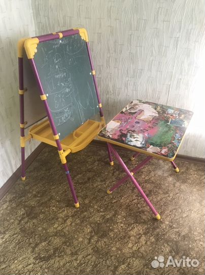 Мольберт и детский стол