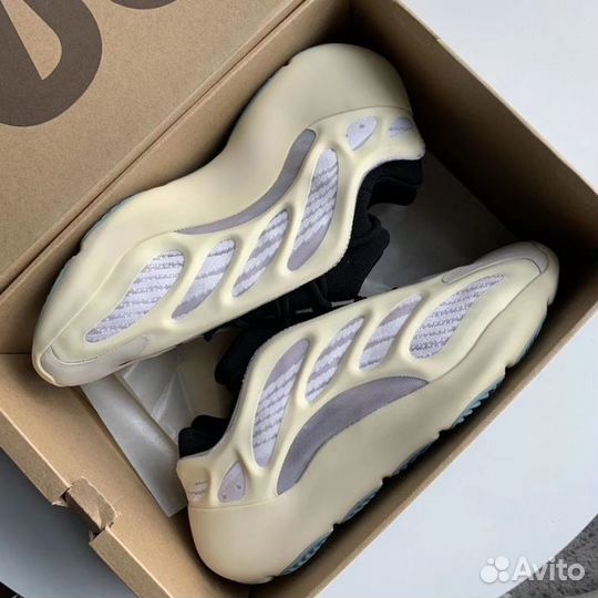 Кроссовки Adidas yeezy boost 700 v3