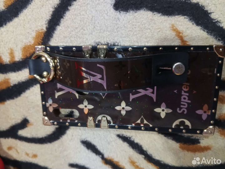 Чехлы на телефон