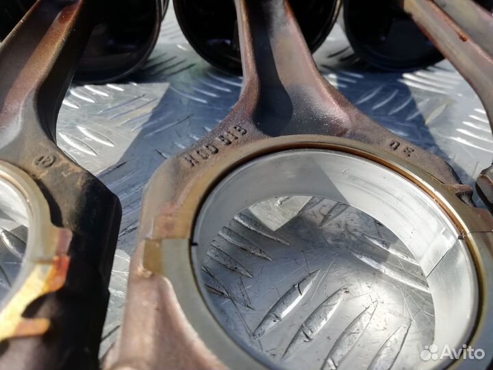 Поршень с шатуном Volkswagen Passat B5 VR5 2.3 AGZ