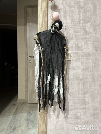 Декор-скелет на Хеллоуин