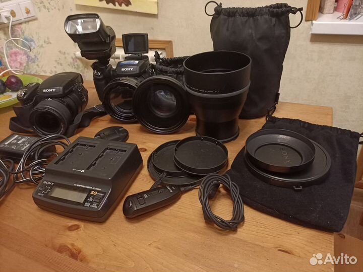 Комплект Sony DSC R1+насадки+вспышка и т.д