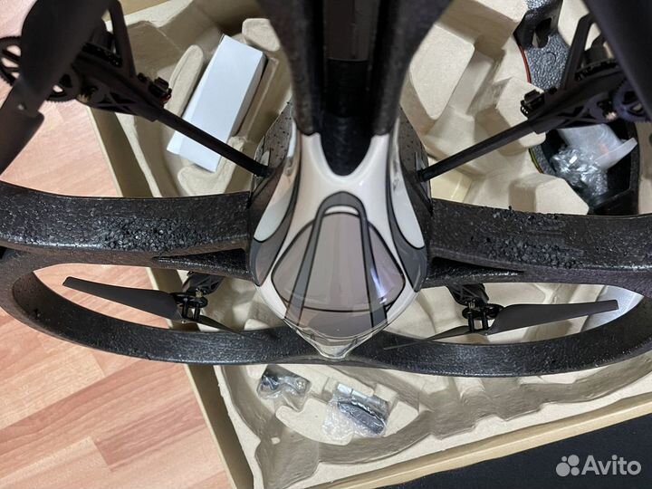 Квадрокоптер Parrot AR. Drone