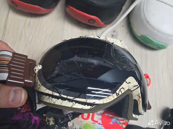 Горнолыжный шлем, ботинки, крепления, очки