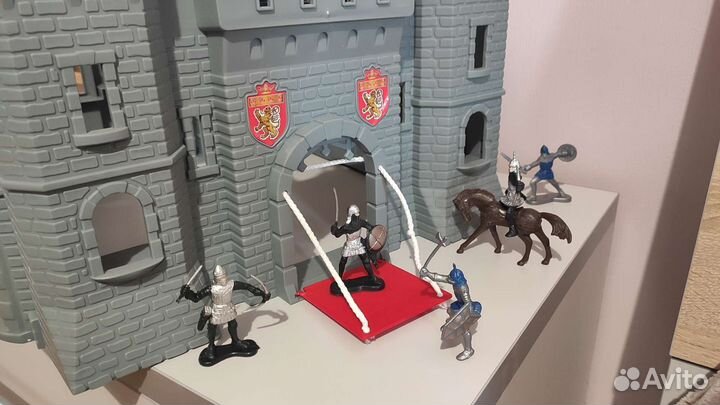 Игрушка Замок с рыцарями