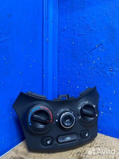Блок управления климат-контролем Hyundai Solaris