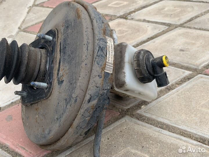 Вакумный усилитель тормозов Renault Logan 1