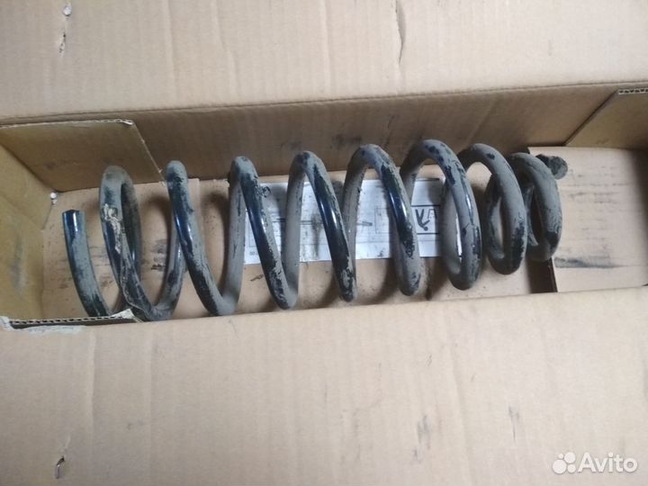 Пружина передняя