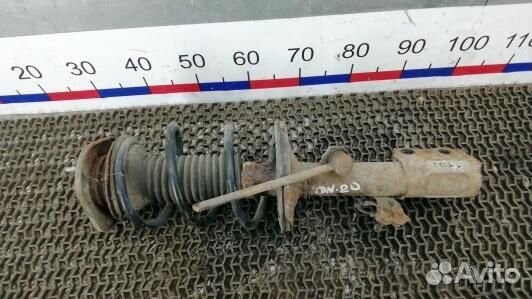 Стойка передняя правая toyota avensis T25 (HDN20N5