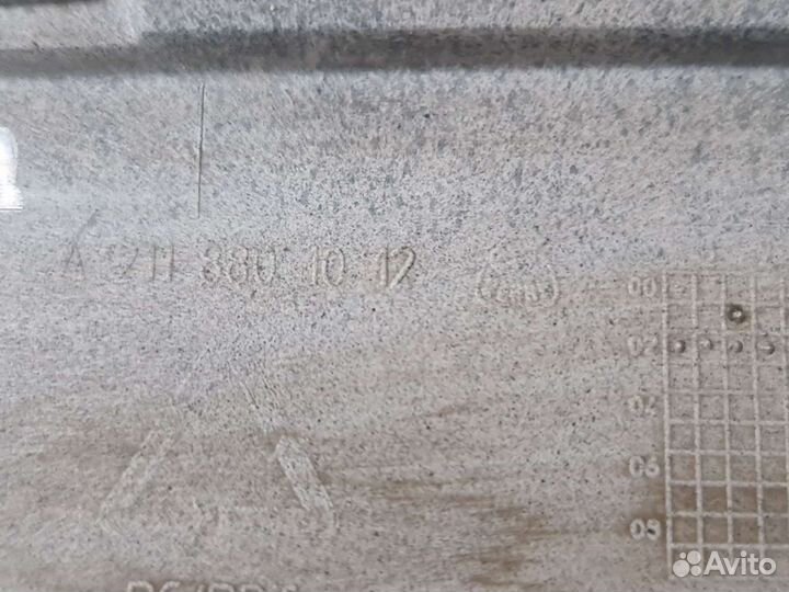 Молдинг переднего бампера правый Mercedes W211