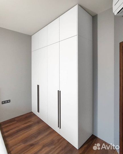 Распашной шкаф